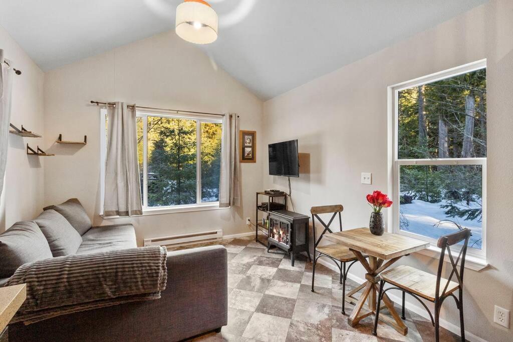 Cozy Tiny Steps Away From Mt. Rainier Ferienhaus Ashford