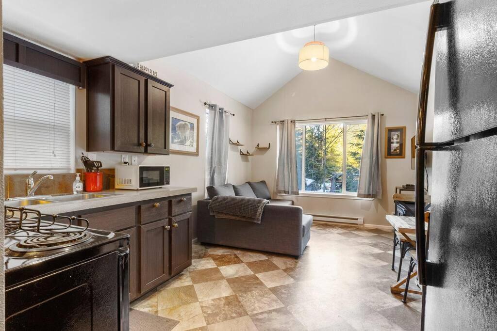Cozy Tiny Steps Away From Mt. Rainier * Ashford