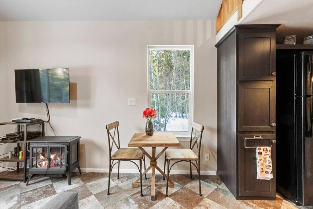 Cozy Tiny Steps Away From Mt. Rainier * Ashford