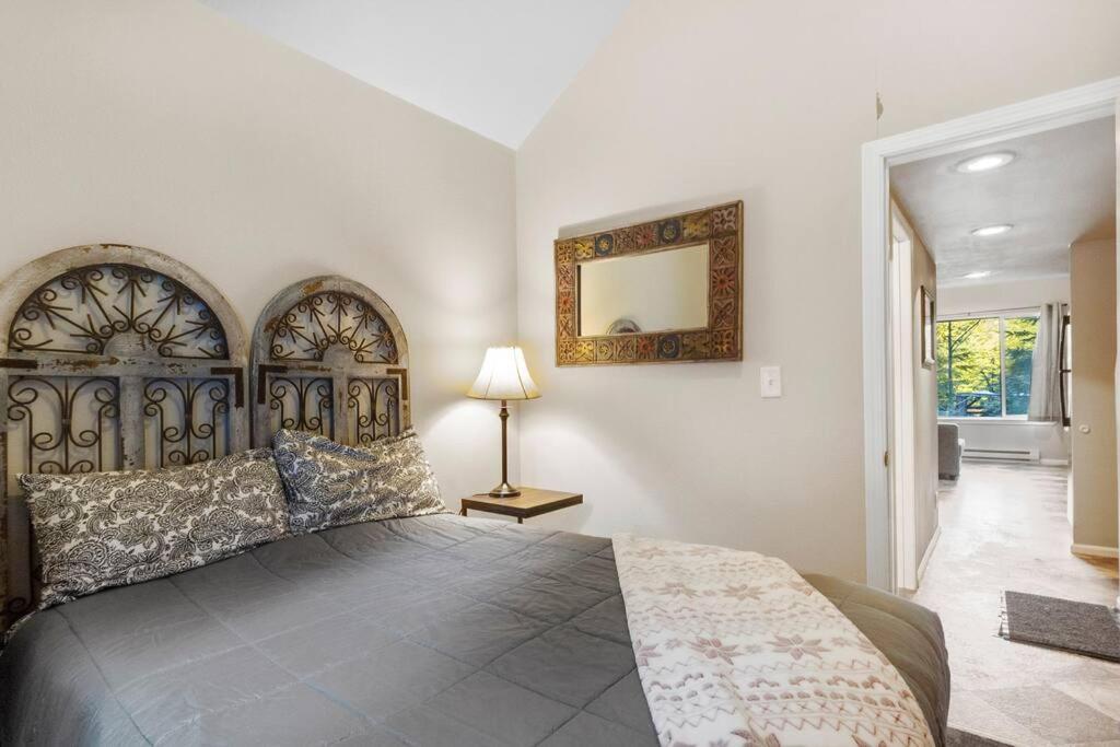 Cozy Tiny Steps Away From Mt. Rainier * Ashford